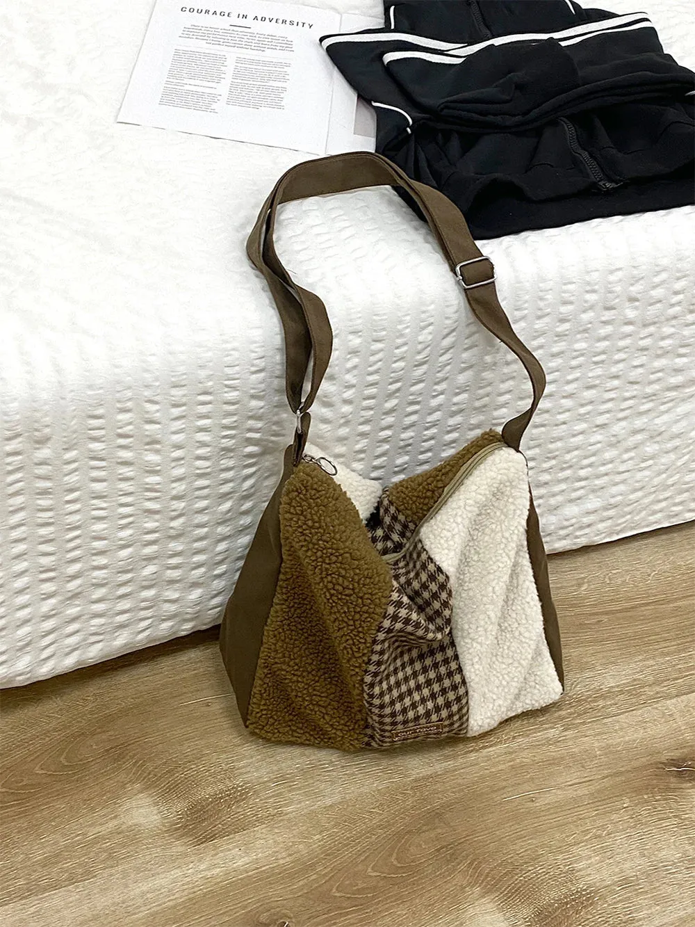 Patch canvas Shoulder Handbag